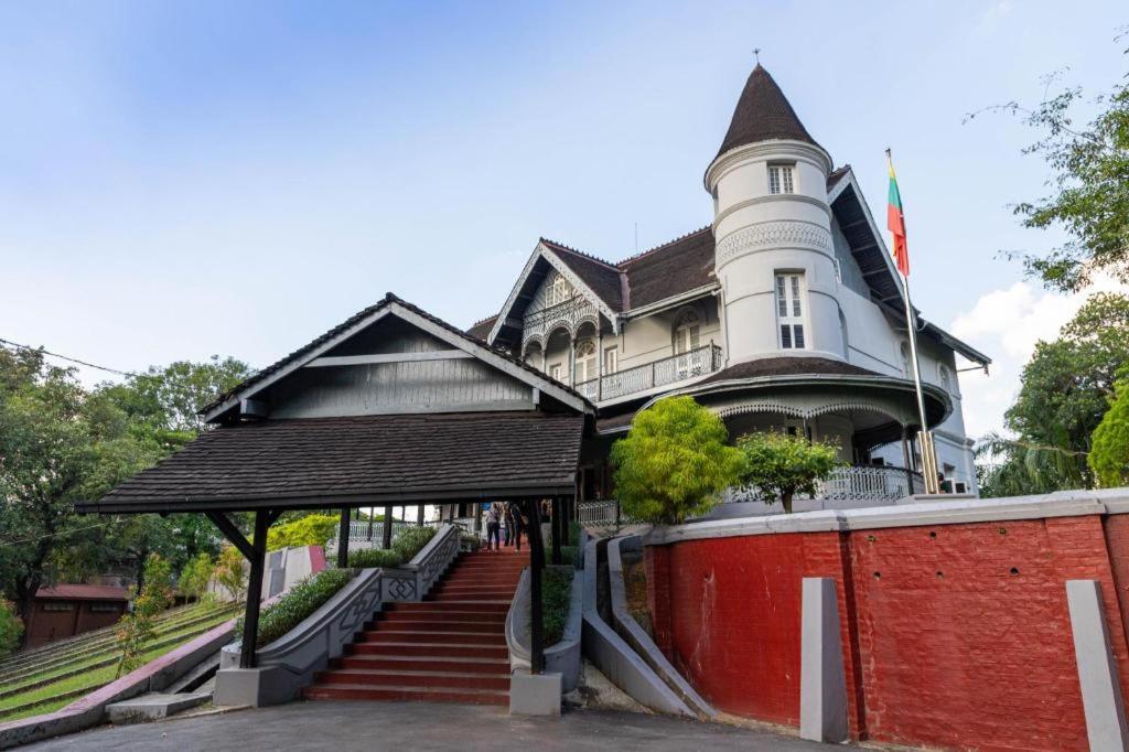 8Day Hotel Yangon Extérieur photo