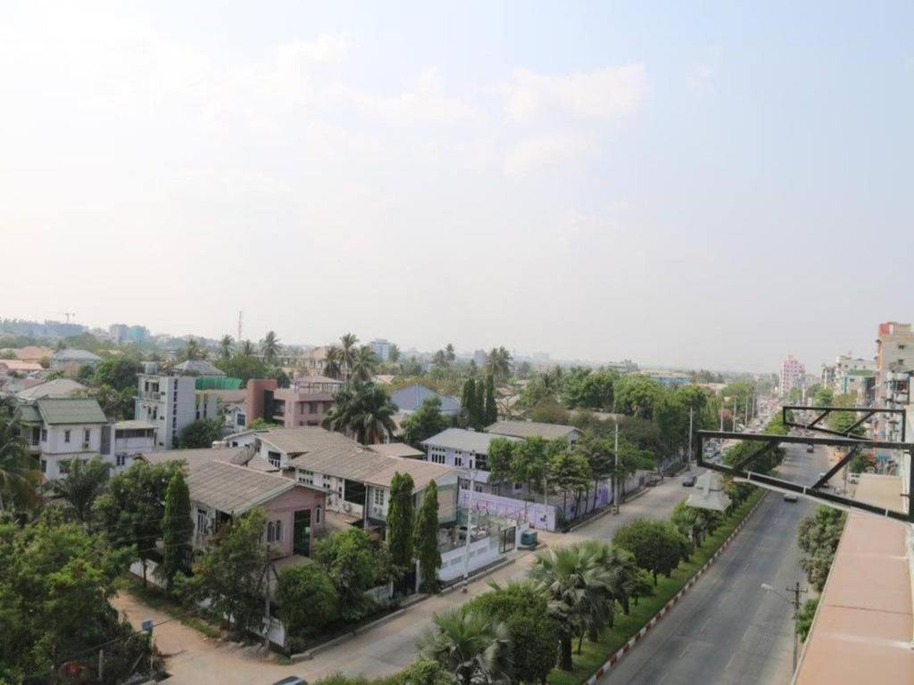 8Day Hotel Yangon Extérieur photo