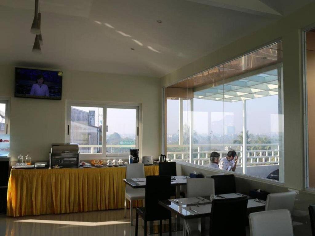 8Day Hotel Yangon Extérieur photo