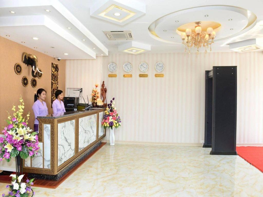 8Day Hotel Yangon Extérieur photo