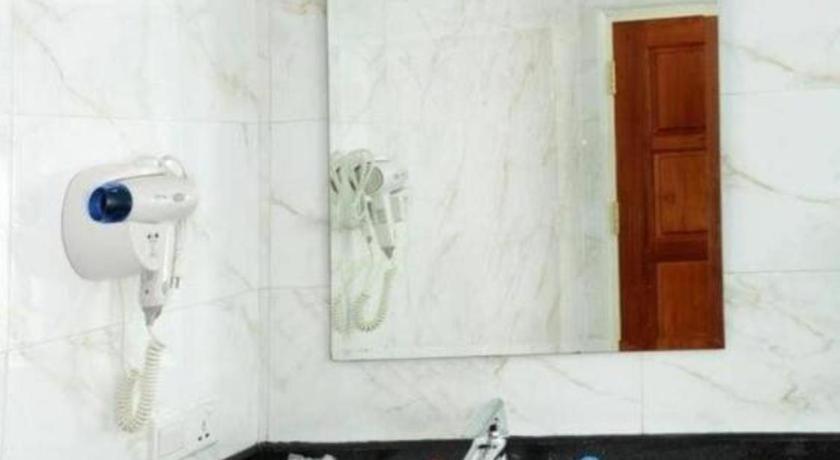 8Day Hotel Yangon Extérieur photo