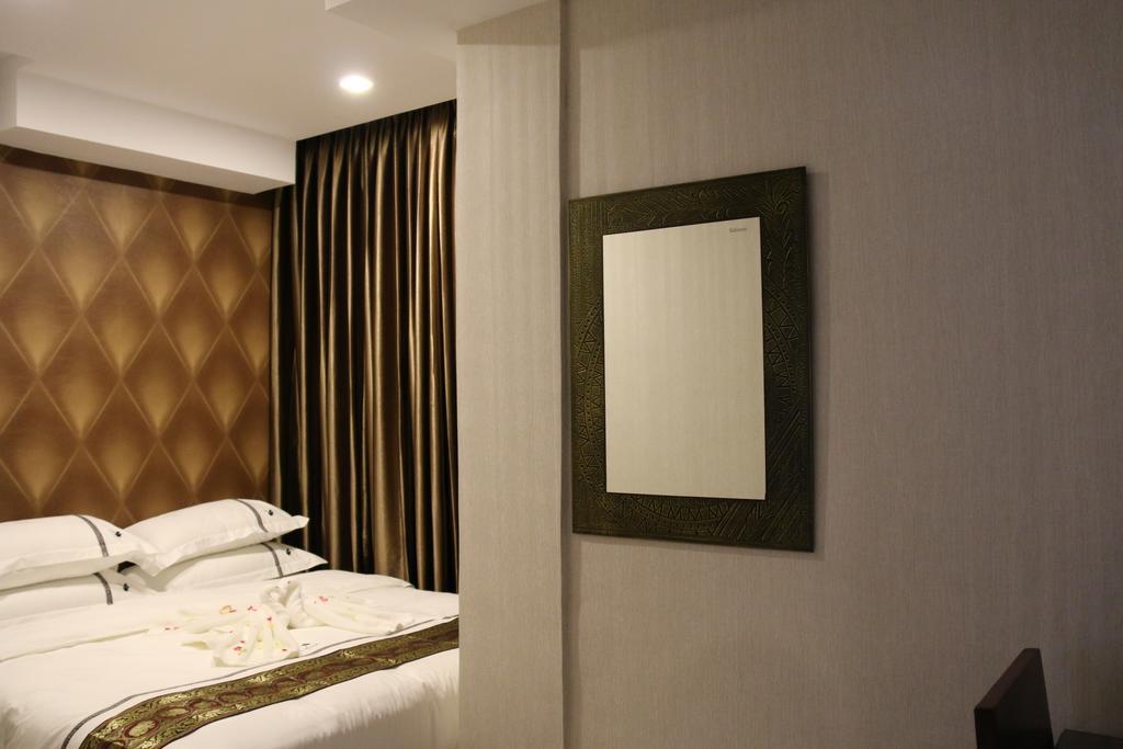 8Day Hotel Yangon Chambre photo