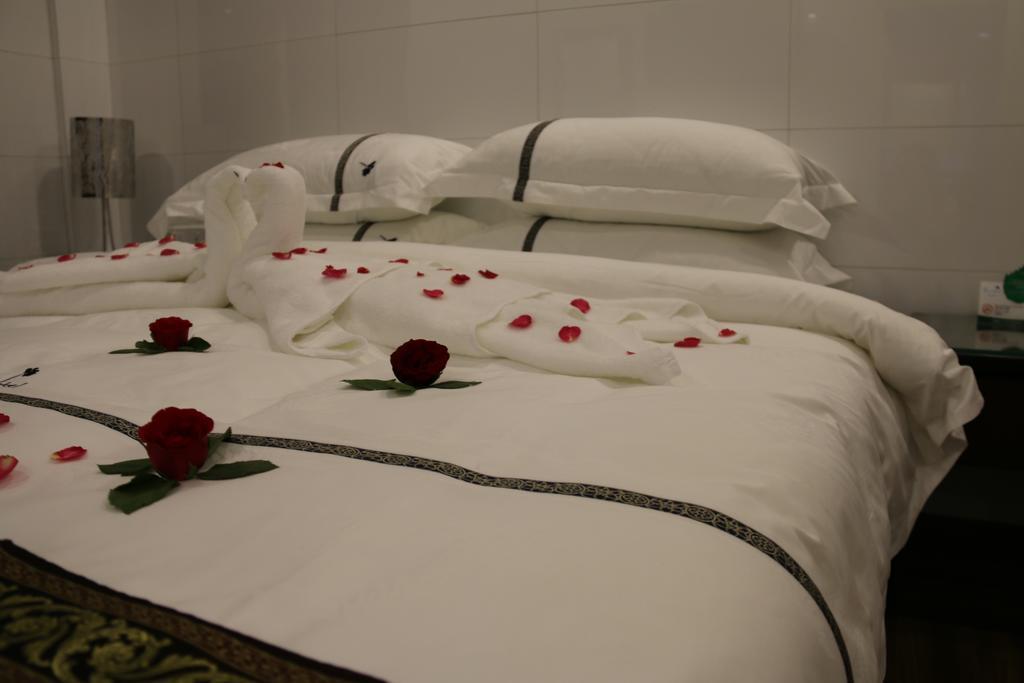8Day Hotel Yangon Extérieur photo