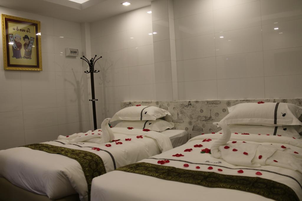 8Day Hotel Yangon Extérieur photo