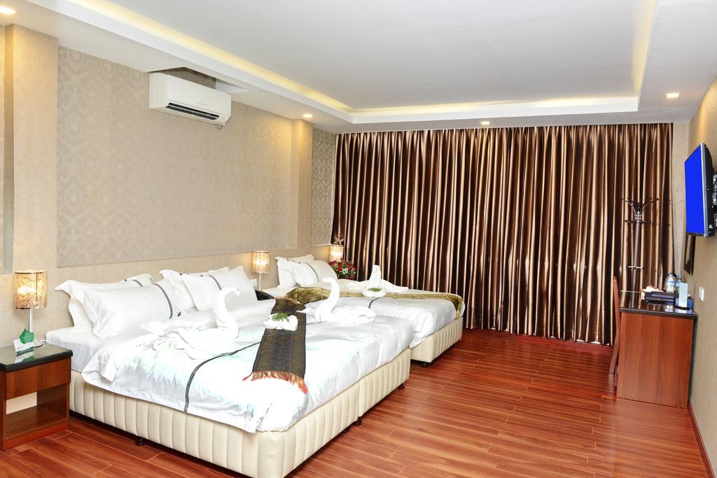 8Day Hotel Yangon Extérieur photo
