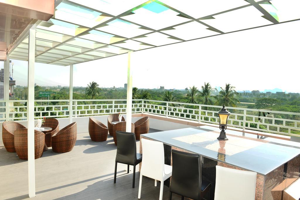 8Day Hotel Yangon Extérieur photo
