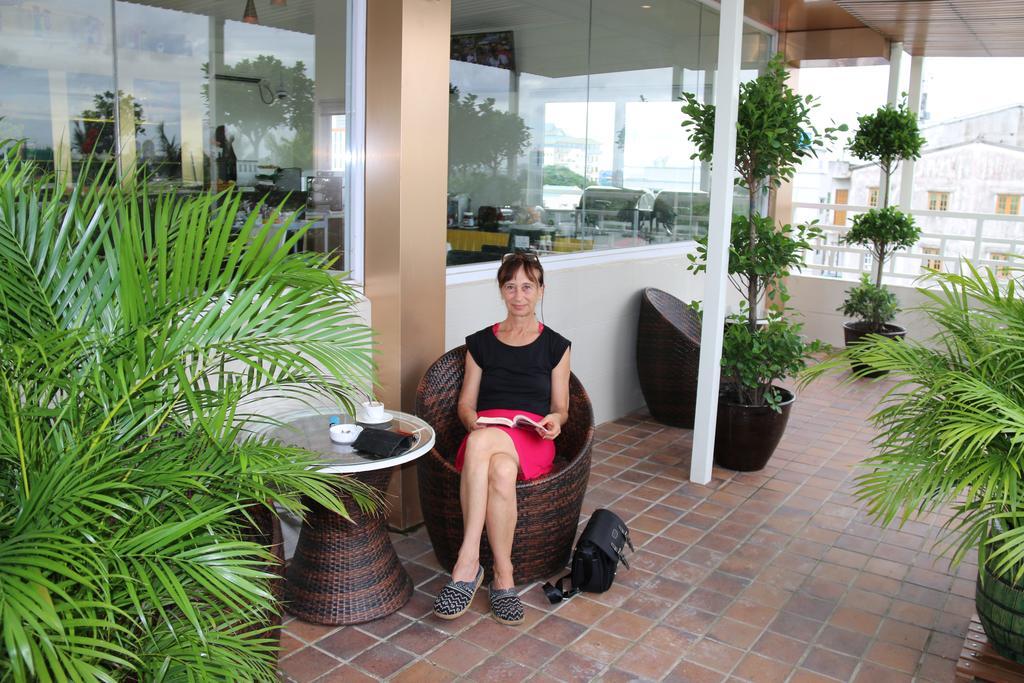 8Day Hotel Yangon Extérieur photo