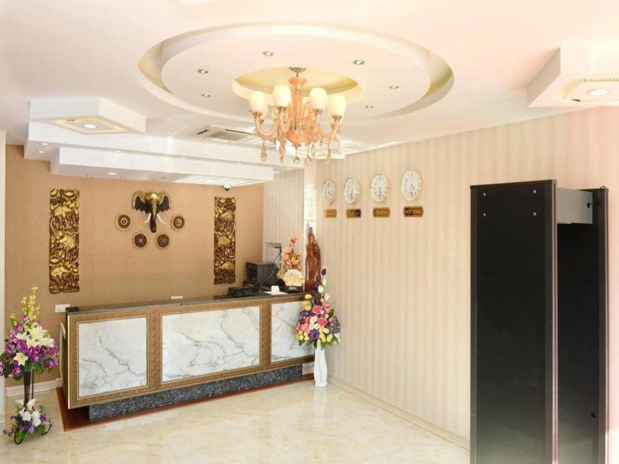 8Day Hotel Yangon Extérieur photo