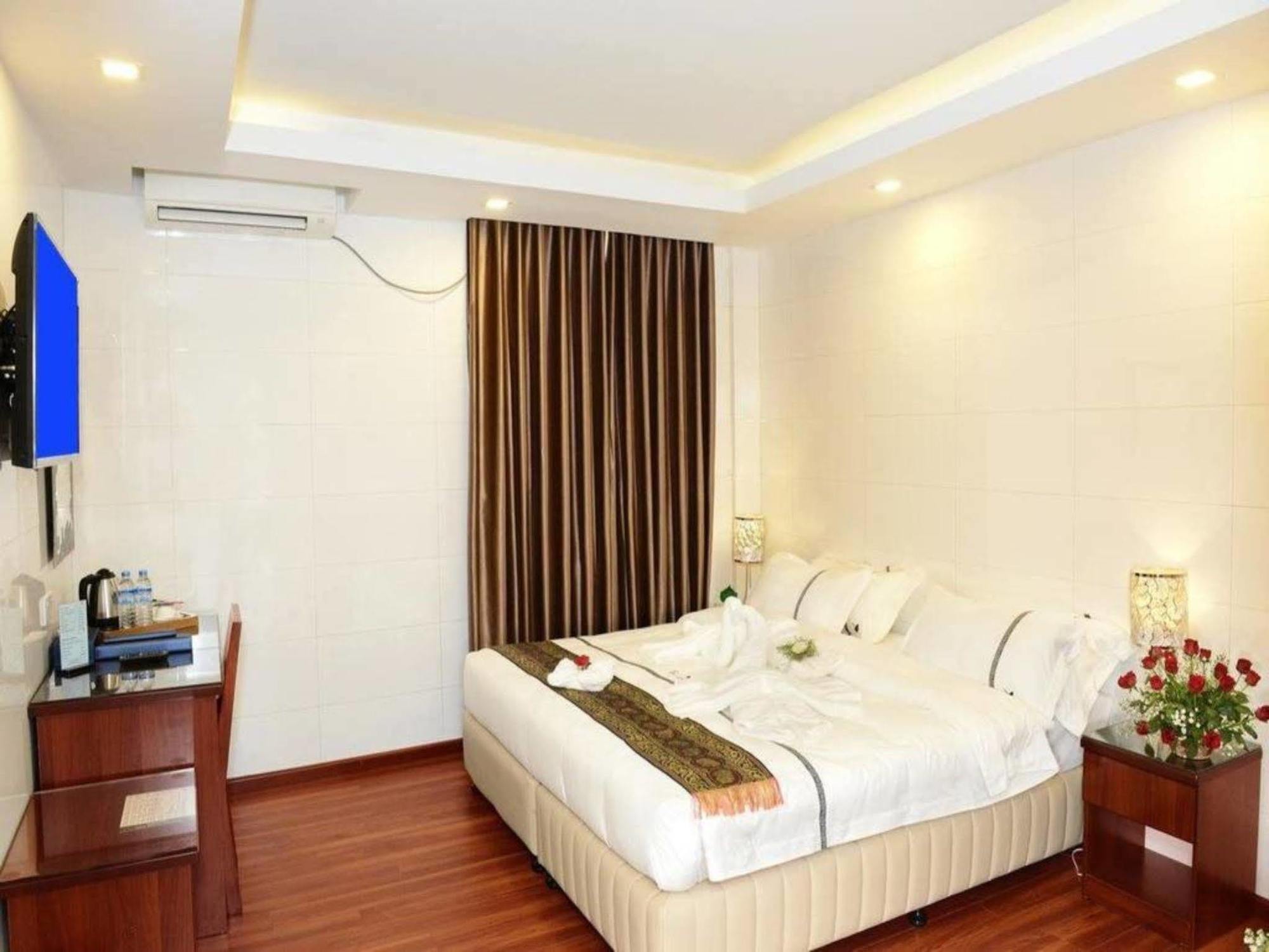 8Day Hotel Yangon Extérieur photo