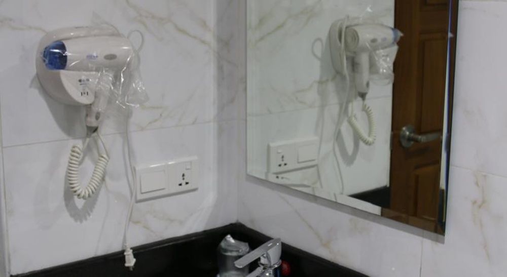 8Day Hotel Yangon Extérieur photo